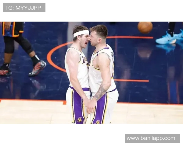 热火与湖人第六场激战回顾双方明星球员表现如何影响比赛走势