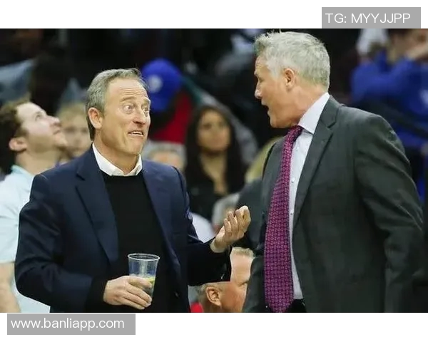 风暴队与神秘人激战正酣谁能在这场对决中笑到最后