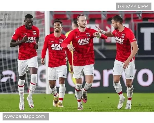 前进鹰与瓦尔韦克的激烈对决揭示足球战术与团队精神的完美结合