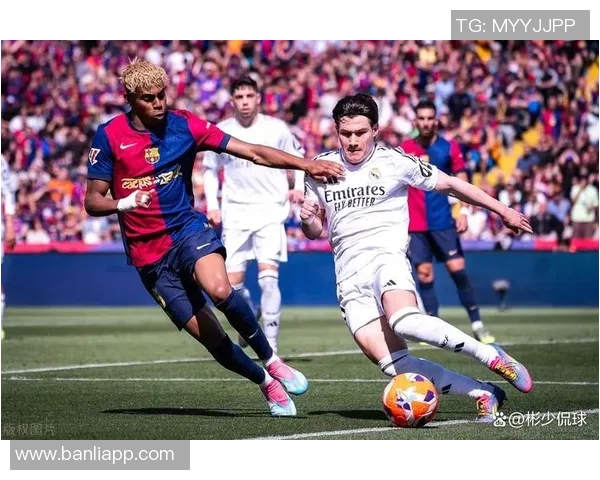 巴萨少年与日本少年足球对决展现青春激情与梦想追逐