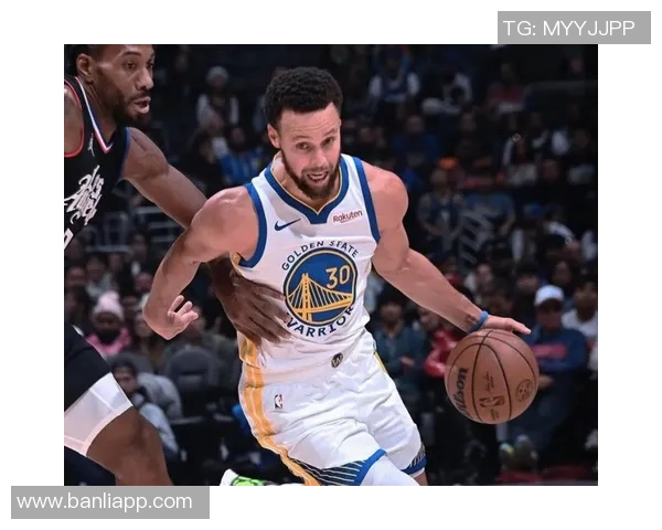 快船与勇士激战正酣库里精彩瞬间图片回顾